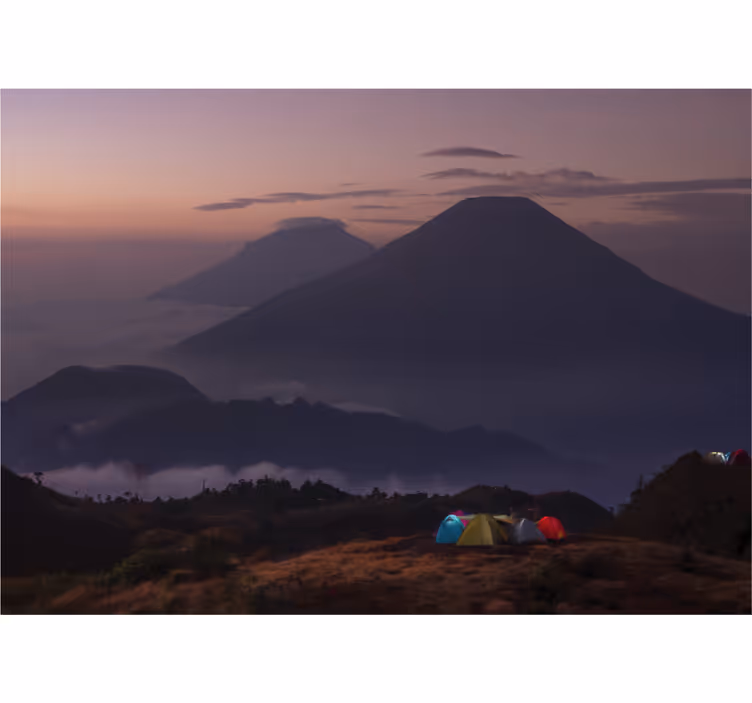 Blinds in a kitchen hikers in a cloudy mountain - TenStickers