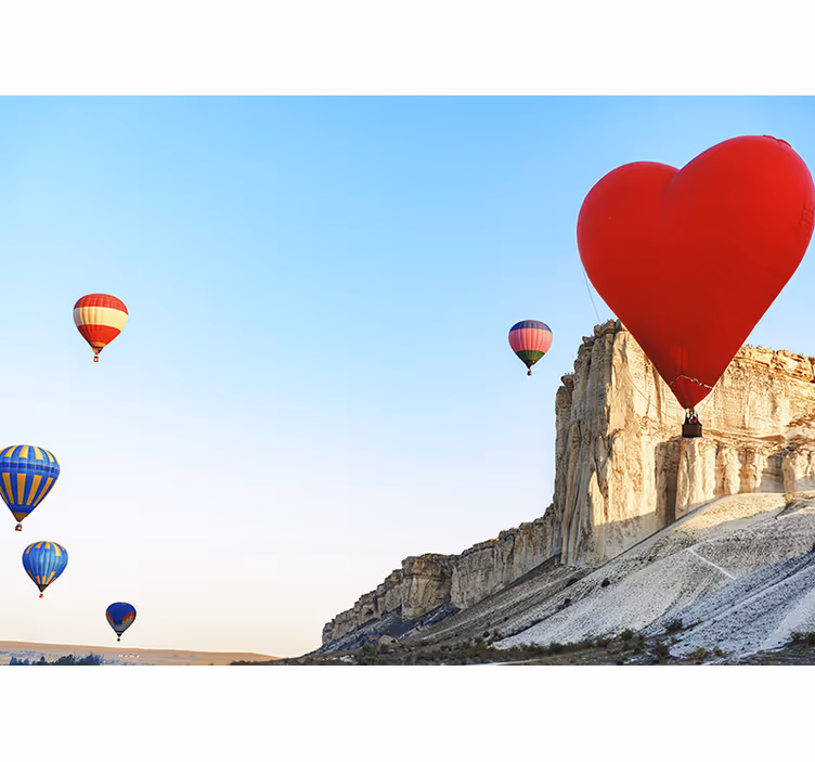 Blind kids re heart-shaped air balloon - TenStickers