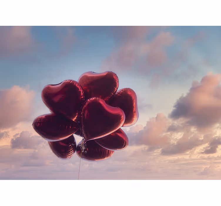 Love wall mural heart-shaped balloon decor - TenStickers