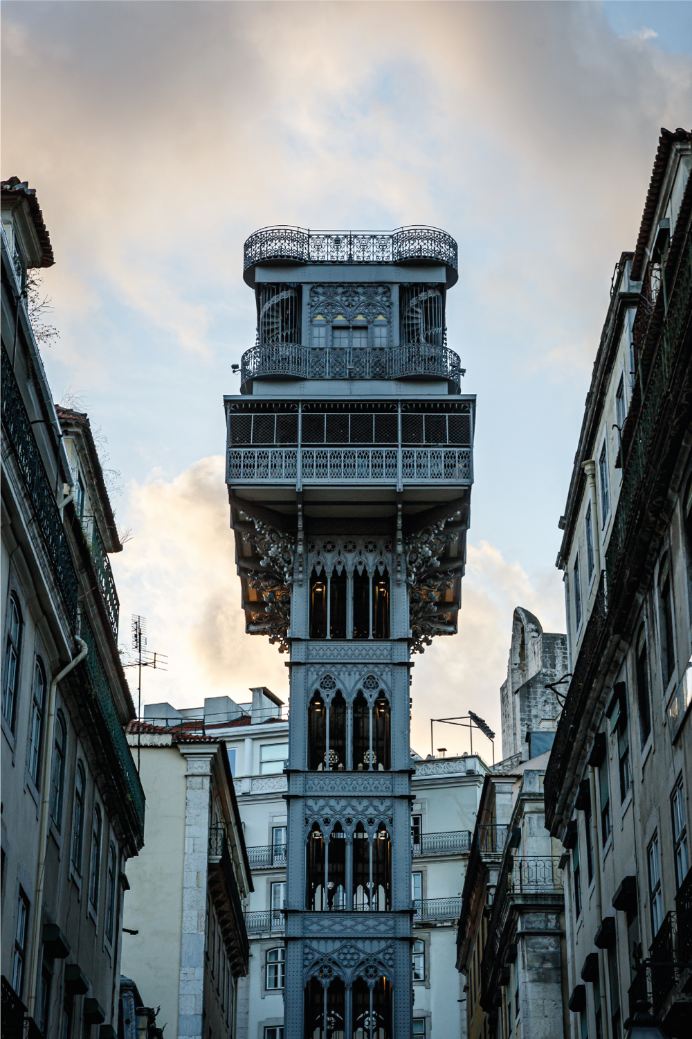 Living room poster of the lisboa elevator - TenStickers