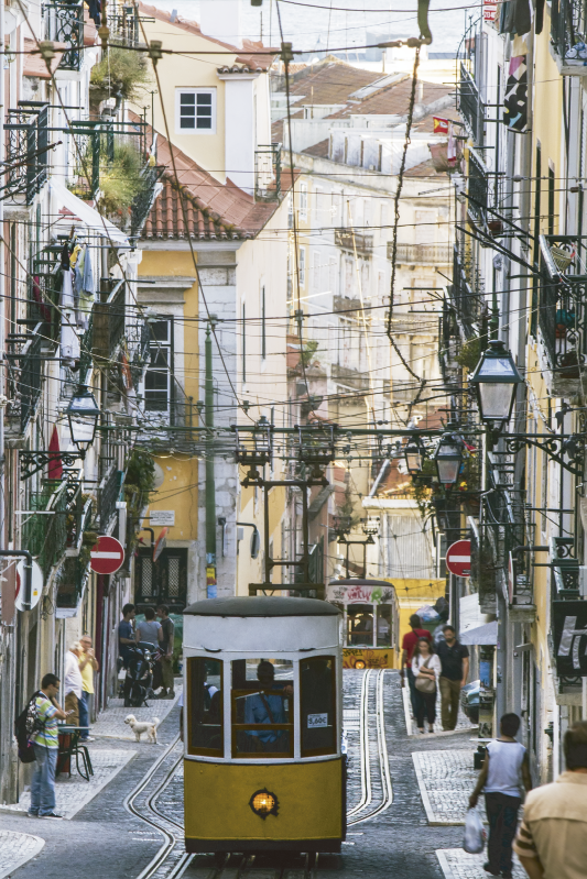Landscape poster lisbon tram mural - TenStickers