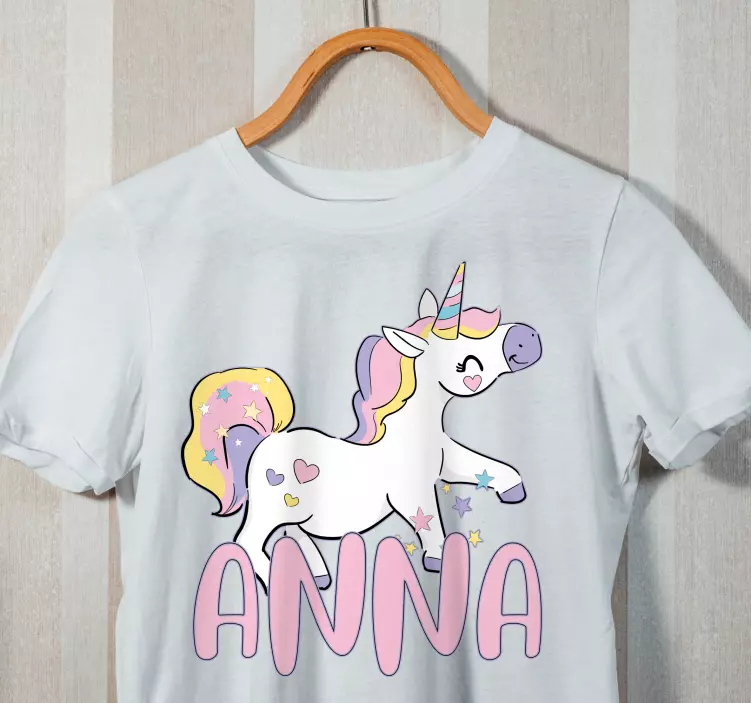 Happy unicorn with name baby t-shirt - TenStickers