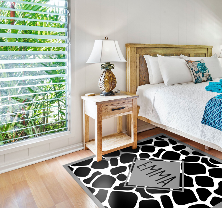 Black and white giraffe with name teen vinyl carpet - TenStickers