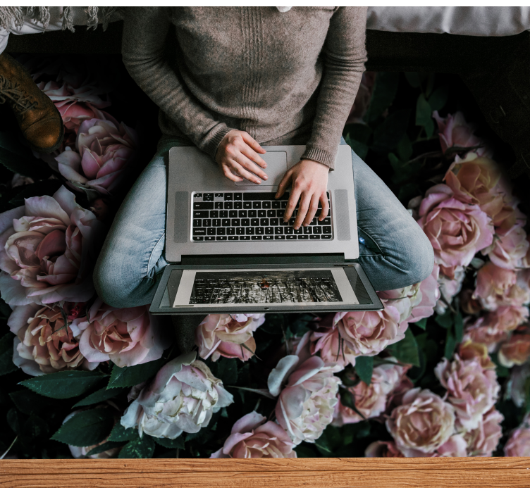 Graceful Bloom Arrangement floral vinyl carpet - TenStickers