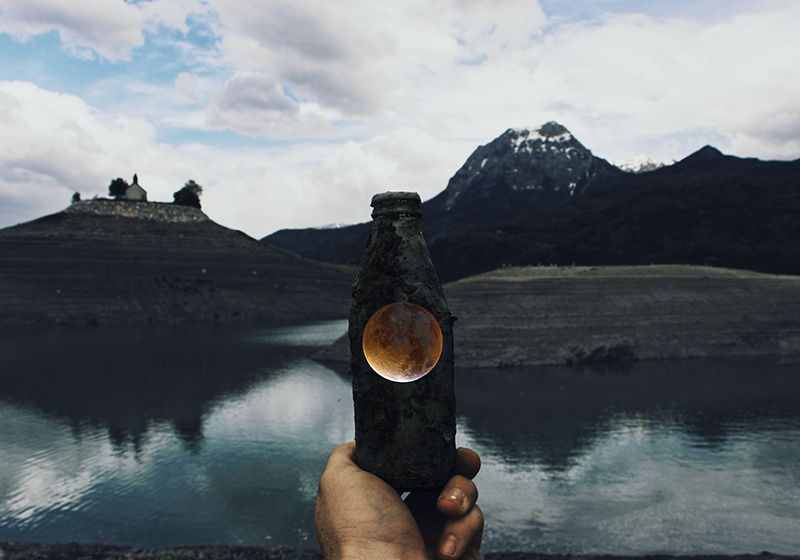 Bottle Moon View nature vinyl carpet - TenStickers